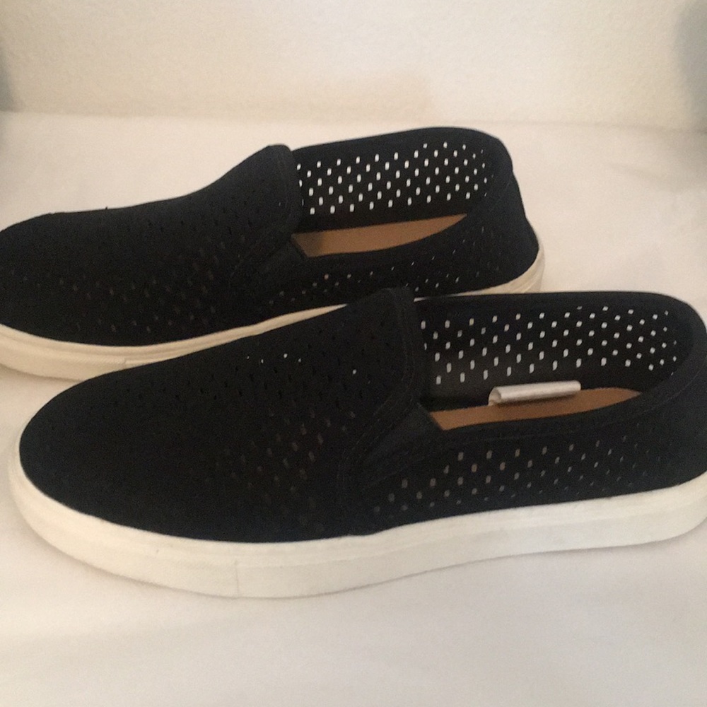 NIB. Comfortable &cute black & white slip on’s.